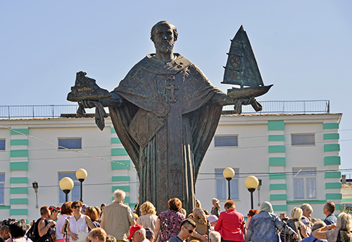 Сегодня в&nbsp;центре Мурманска состоялось открытие монумента Николаю Чудотворцу, идея создания которого принадлежит легендарному путешественнику Фёдору Конюхову